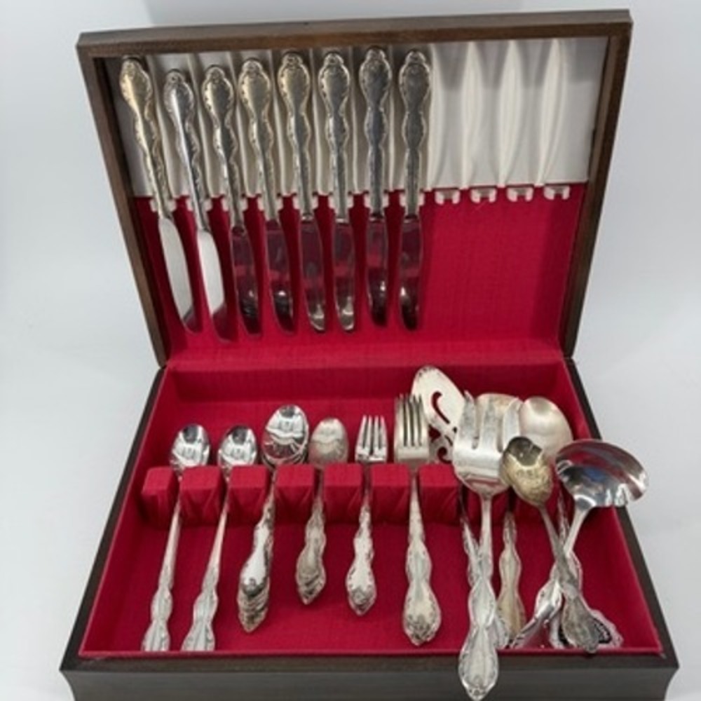 Wm Rogers Melody Silverplate Flatware Set 59 Pieces with Wood Storage Chest